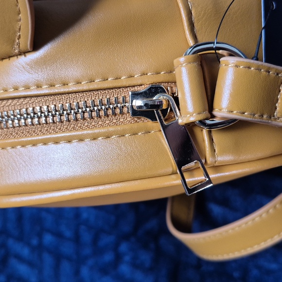 Bioworld Waffle Mickey Mouse Crossbody Bag New With Tags - Picture 7 of 17